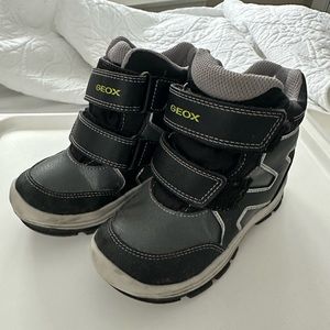 GEOX Toddler Snow Boots - LIKE NEW - Toddler Size 9